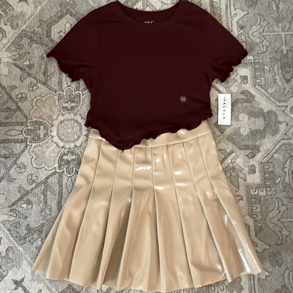 COPY - PAC Sun Tee and Shiny pleated skirt outfit - Size xs